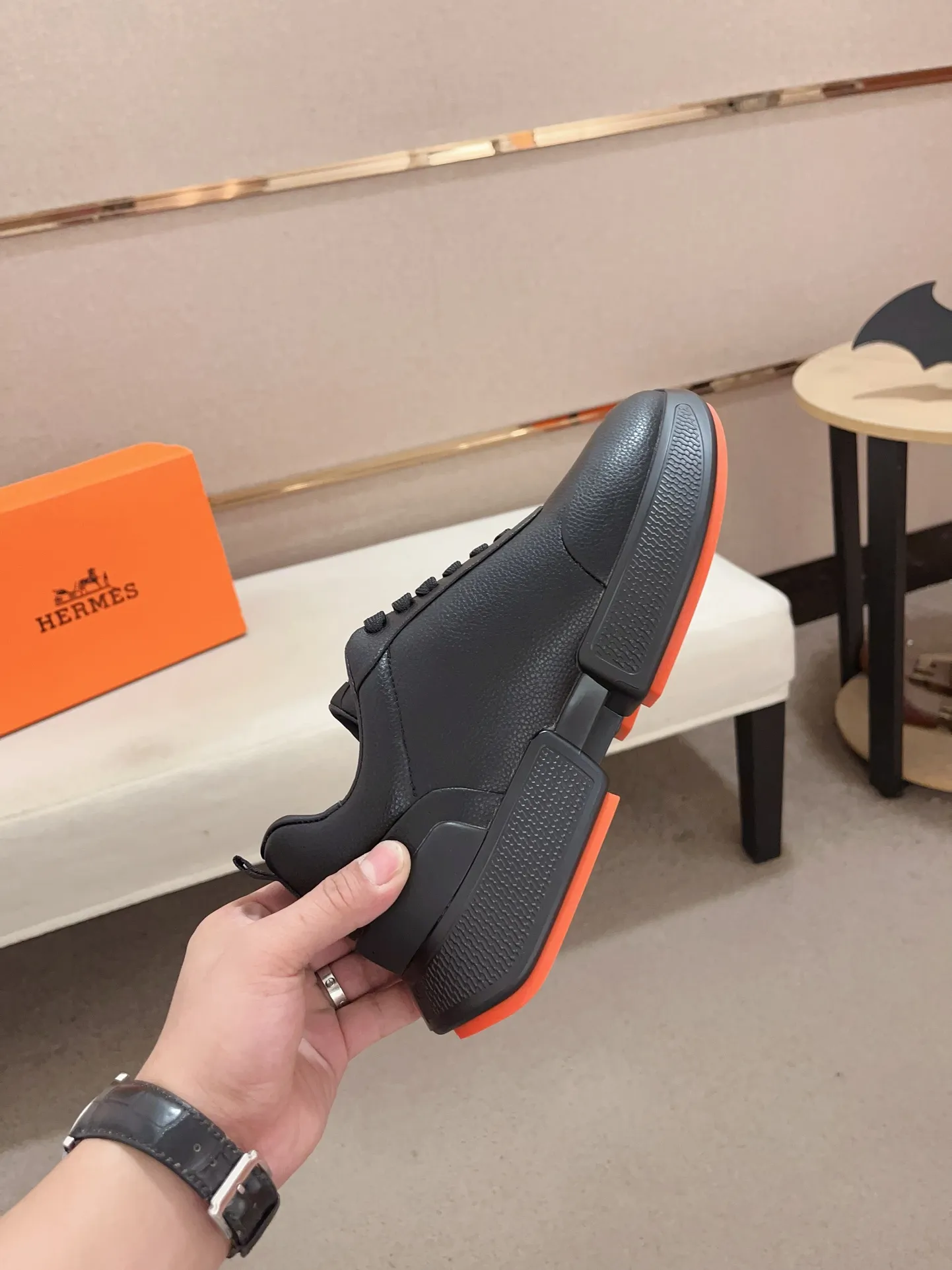 Men's clothing and shoes💰: 442💰《HERMES》【Classic original single version】Hermès; top 🔝purchase agent🔍🔍men's latest 🇺🇸 counter sales simultaneously, imported from Italy original ▲▲cowhide ▲▲ (high-end, nobility, class) ) Exquisite workmanship (Italian 🇮🇹 imported water-dyed 🐂 cowhide lining) sole: original sole provided by the original factory, ⚠️exclusive double-layer activity·TPR·rubber·combined molded outsole; super comfortable·wear-resistant·non-slip·environmental protection The real thing is more beautiful if you take the real thing (high quality, follow the order). You can enter and exit the counter at will * Number of yards: 38-44 (45 can be customized and cannot be returned or exchanged)